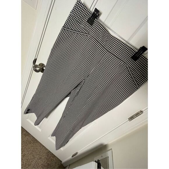 Chicos women’s capri black white checkered size 3 or XL. NWT - Picture 1 of 7